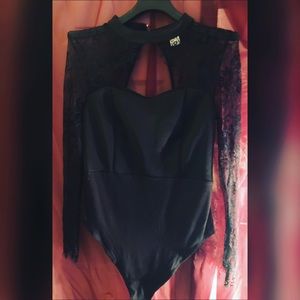 Black Swtheart Neckline Bodysuit with Lace Sleeves